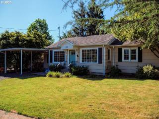 650 Lincoln St, Interlachen, OR 97024-1938