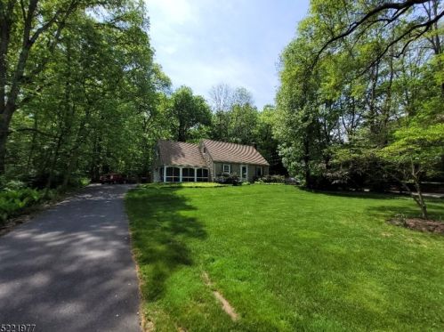 36 Mountain Ave, Warren, NJ 07059-5316