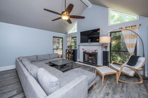1 Lake Village Ln, Isle Of Palms SC  29451-2713 exterior