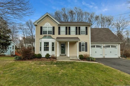 21 Chestnut Ln, Milford, CT 06461-1861