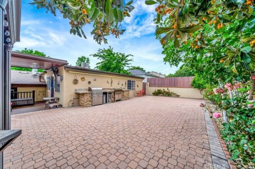 3719 Fairesta St, Glendale CA 91214-1718 exterior