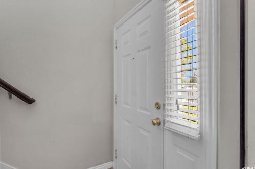 7204 Brittany Town Dr, Taylorsville, UT 84084-4604