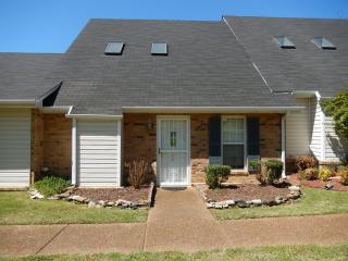 144 Lake Chateau Dr, Hermitage, TN 37076-3007