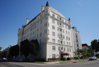 900 Serrano Ave, Los Angeles CA  90006-1169 exterior