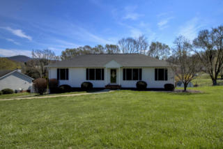 93 Orchard Hill Dr, Cloverdale, VA 24077-3039