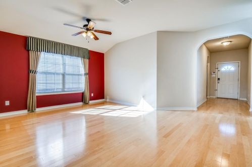 921 Bee Creek Ln, Fort Worth TX  76120-1336 exterior