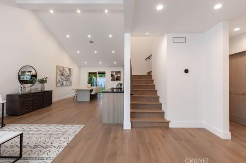 5243 Fulton Ave, Van Nuys CA  91401-5906 exterior