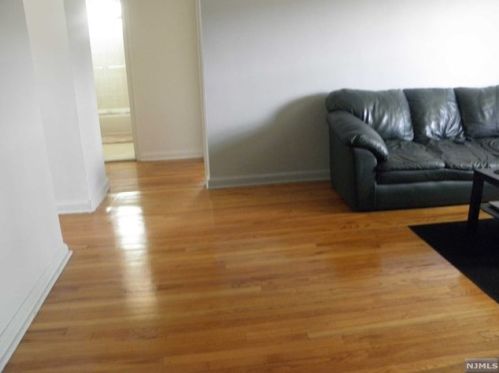 1504 Terrace Cir, Teaneck, NJ 07666-5244