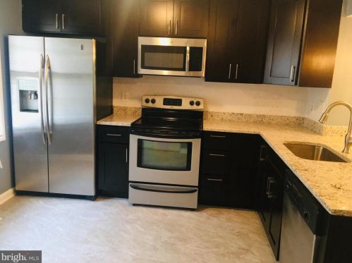 8018 Grandview Ct, Springfield VA  22153-3813 exterior