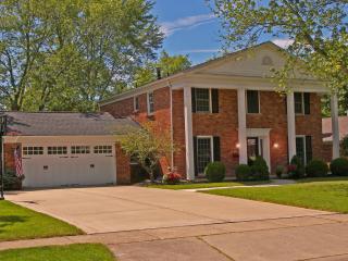 5994 Bayberry Dr, Cincinnati, OH 45242-8022