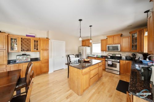 2247 Luther Lowell Ln, Sycamore IL  60178-8751 exterior