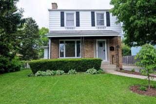 613 4th Ave, Green Oaks, IL 60048-3305