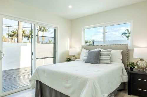 8212 Munster Dr, Huntington Beach CA  92646-5025 exterior