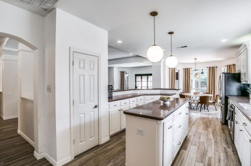 1713 Coyote Rdg, Carrollton TX 75010-3248 exterior