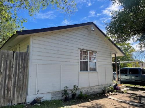 3056 Hardy St, Fort Worth, TX 76106-6152