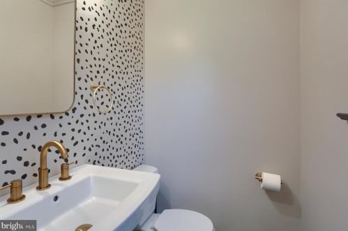 2861 Southwick Dr, Lancaster PA  17601-3547 exterior