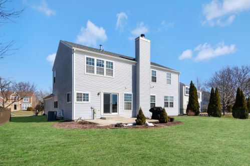 1198 Knollwood Dr, Carol Stream IL  60188-2943 exterior