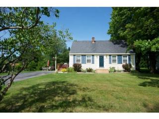 6 Wentworth Ave, Rochester, NH 03867-2433