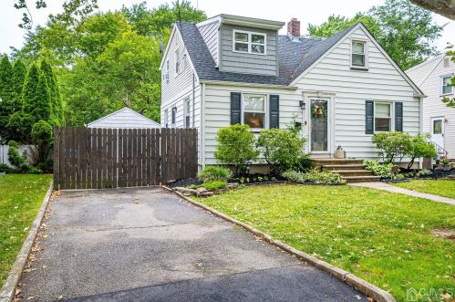 43 Michael Dr, Metuchen, NJ 08840-2246