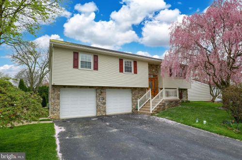 2860 Southwick Dr, Lancaster PA  17601-3549 exterior