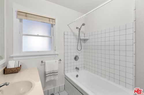 1125 Cedar St, Glendale CA  91207-1728 exterior