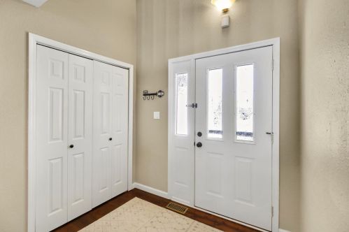 511 Laurel Dr, Saint Joseph, IL 61873-9405