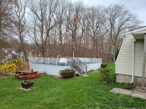 35 Westbrook Dr, Waterbury, CT 06705-3715