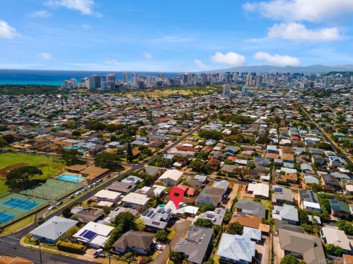 820 12th Ave, Honolulu HI  96816-2266 exterior