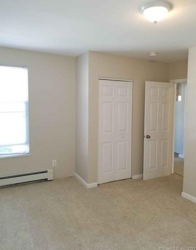 147 Myrtle St, Huntington CT  06484-4065 exterior