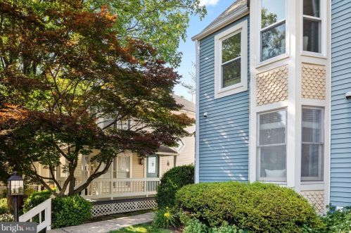 11906 Crosswind Ct, Herndon, VA 20194-1517
