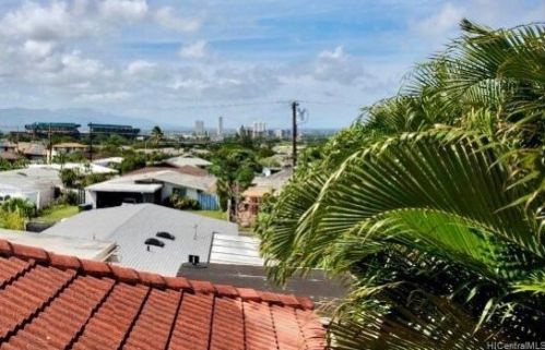 1530 Piikea St, Honolulu HI  96818-1841 exterior