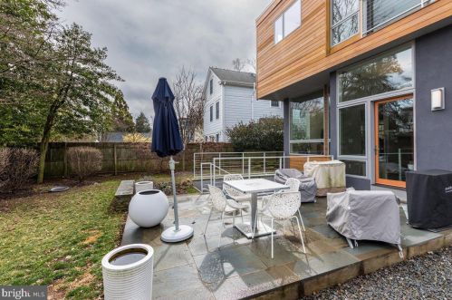 31 Maple St, Princeton NJ  08542-3850 exterior