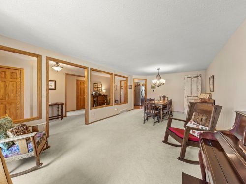 1315 Yorkshire Dr, Sycamore IL  60178-3236 exterior