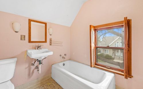 143 Bates Ave, Saint Paul MN  55106-6328 exterior