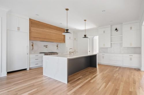 679 Moores Mill Rd, Atlanta GA  30327-0015 exterior