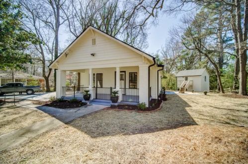 2844 Ben Hill Rd, Atlanta, GA 30344-1976