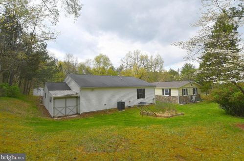 340 Highland Ridge Rd, Berkeley Springs WV  25411-3898 exterior
