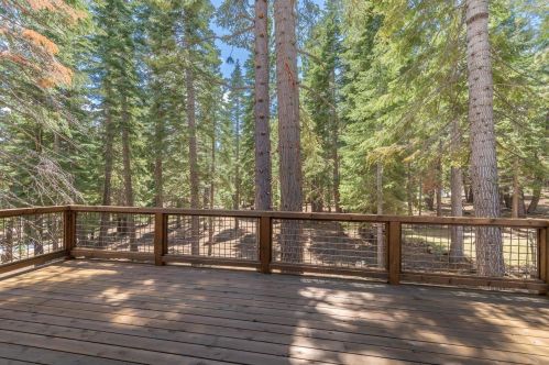 13671 Pathway Ave, Truckee CA  96161-6225 exterior