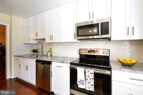 405 Colonial Ridge Ln, Arnold, MD 21012-2334