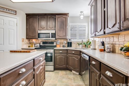 9178 Teton Est Dr, Taylorsville UT 84088-2311 exterior