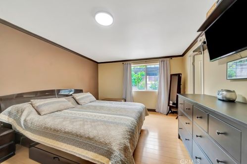 3719 Fairesta St, Glendale CA 91214-1718 exterior