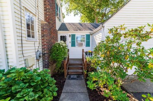128 Greylawn Ave, Warwick RI  02889-3035 exterior