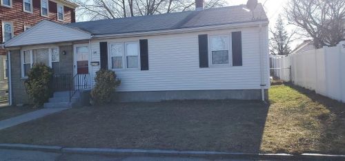 144 Cornwall St, Providence, RI 02908-1768