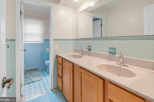 1 Teak Ln, Princeton NJ 08540-4724 exterior