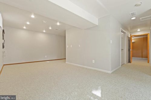 4026 Towhee Ct, Woodbridge VA  22193-1682 exterior