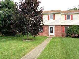 66 Oriole Dr, Ephrata, PA 17522-1221