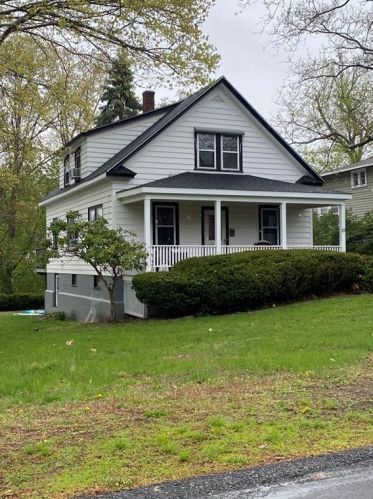 61 Alger Ave, Warwick, RI 02818-4313