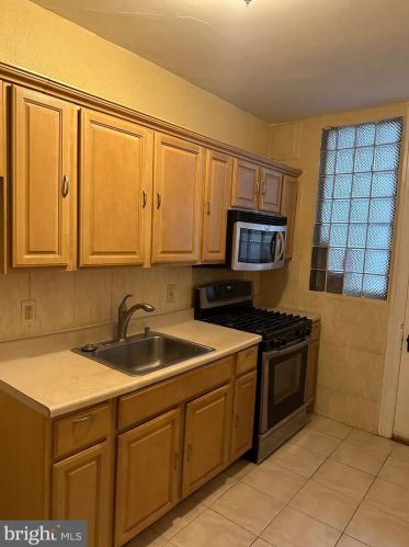 4528 12 St, Philadelphia PA 19122-4014 exterior