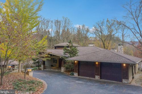 231 Hidden Valley Ln, Harrisburg, PA 17112-9279