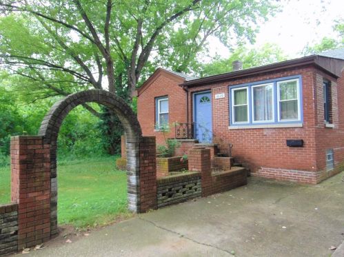 6620 4th Ave, Gary, IN 46403-2427